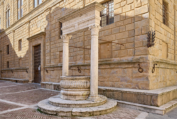 Pozzo Piazza Pio II