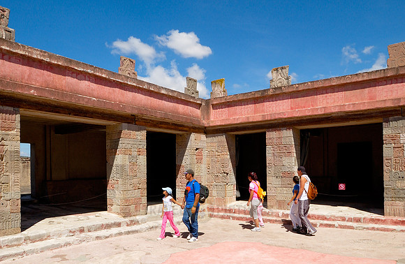 Quetzalpapalotl palace