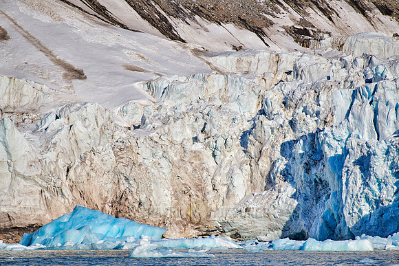 landscape snow and ice of Magdalenefjorden
