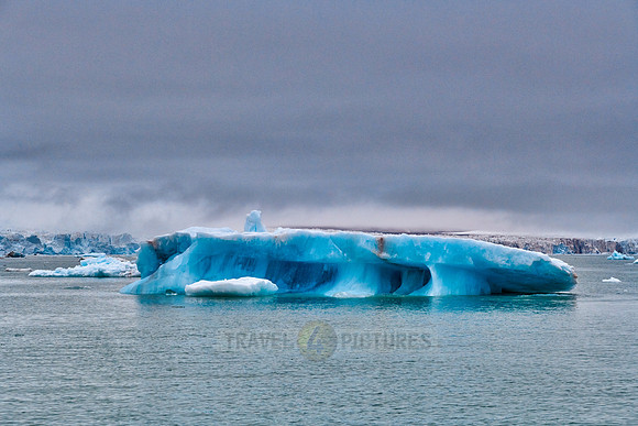 blue ice of Kronebreen or Crown glacier