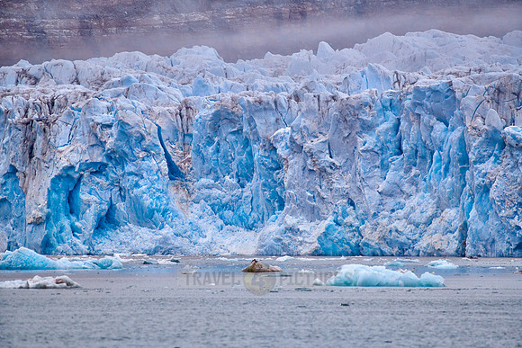 blue ice of Kronebreen or Crown glacier