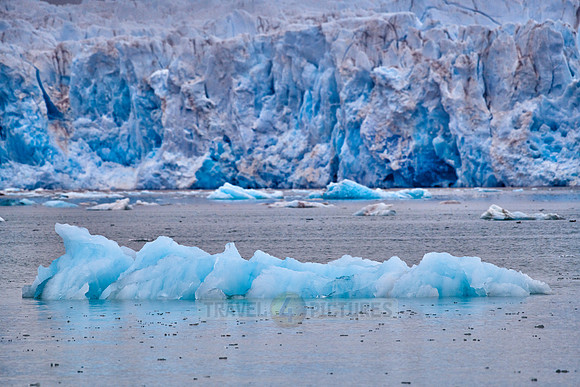 blue ice of Kronebreen or Crown glacier