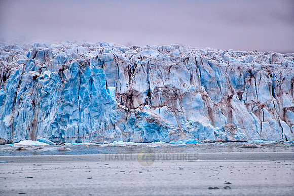 blue ice of Kronebreen or Crown glacier