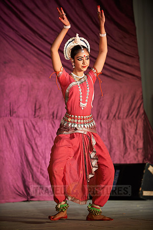 traditional indian dance during Pushkar Mela