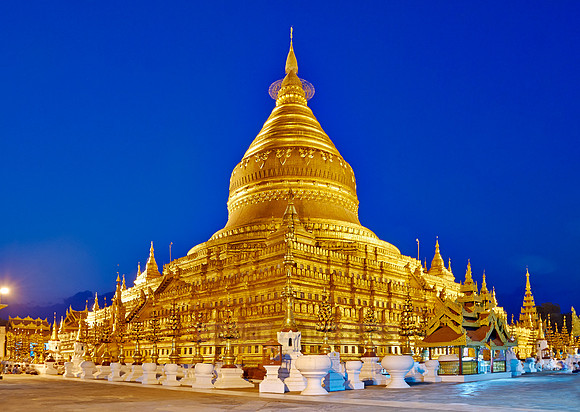 NIGHT SHOT GOLDEN SHWEZIGON PAGODA