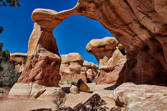 Metate Arch in Devils Garden