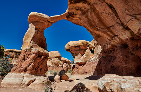 Metate Arch in Devils Garden
