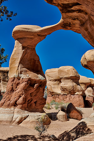 Metate Arch in Devils Garden