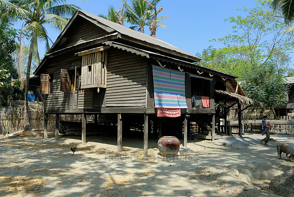 village near Kyaikhtiyo