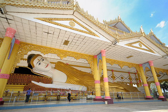 sleeping Buddha in Seinthahlaung Pagoda
