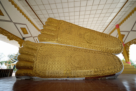 sleeping Buddha in Seinthahlaung Pagoda