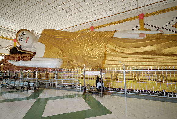 sleeping Buddha in Seinthahlaung Pagoda