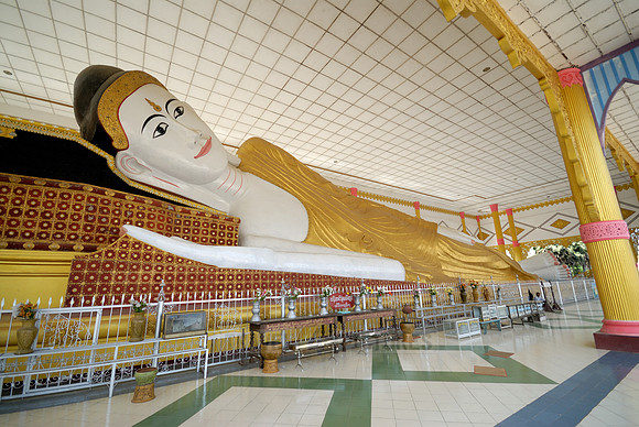 sleeping Buddha in Seinthahlaung Pagoda