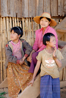 traditional woman with children of Palaung tribe