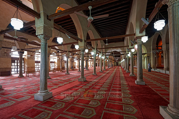 interior shot of Al Ashar Mosque