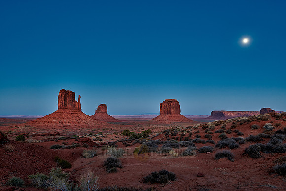 night over the Mittens, Monument Valley