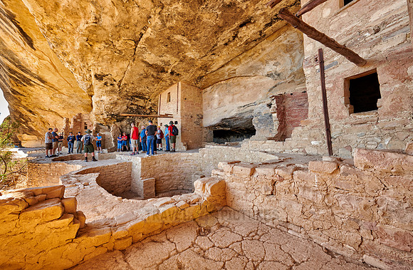 tourists in Balcony House, Cliff dwellings in Mesa-Verde-National Park