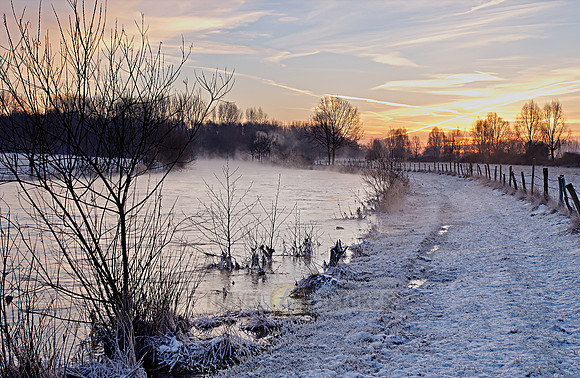 landscape shots of the Roer River in winter