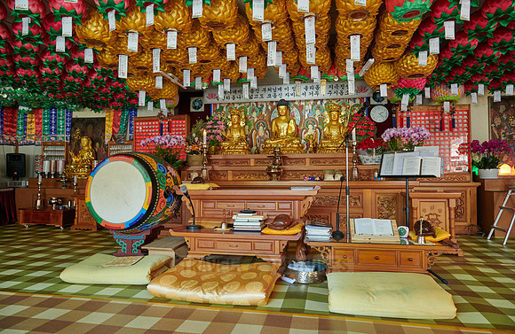 interior shot of Baekunsa Temple or "White Cloud Temple" on Yeonjondo Island