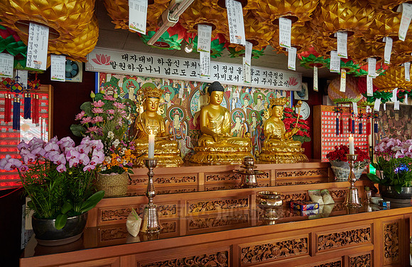 interior shot of Baekunsa Temple or "White Cloud Temple" on Yeonjondo Island