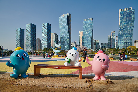 oversized colorful toy figures in Central Park in Songdo International Business District|