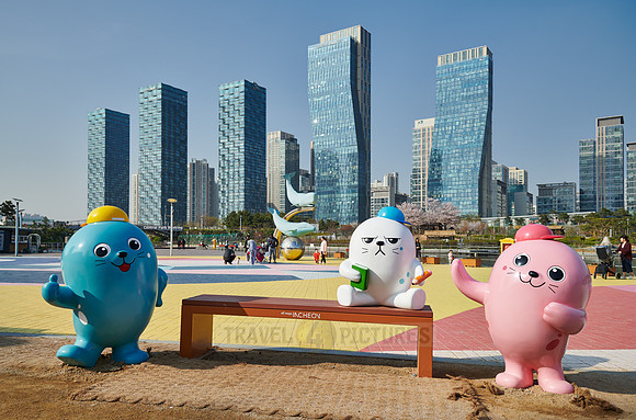 oversized colorful toy figures in Central Park in Songdo International Business District|