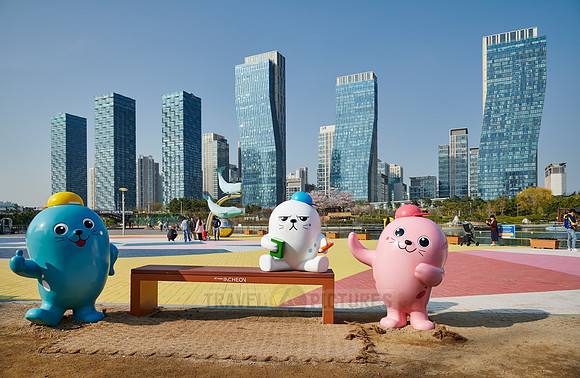 oversized colorful toy figures in Central Park in Songdo International Business District|