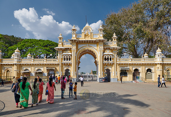 gate to Mysore Palace
