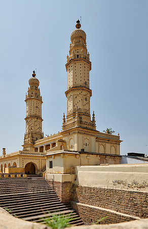 Yellow minaret of Jamia Masjid mosqu