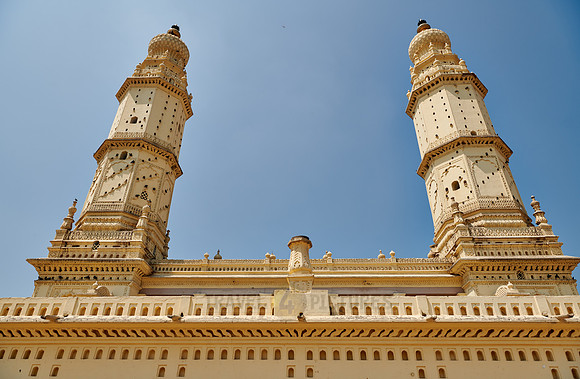 Yellow minaret of Jamia Masjid mosqu