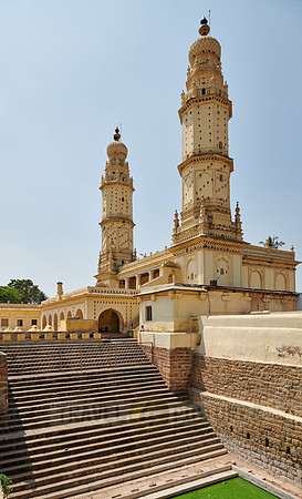 Yellow minaret of Jamia Masjid mosqu