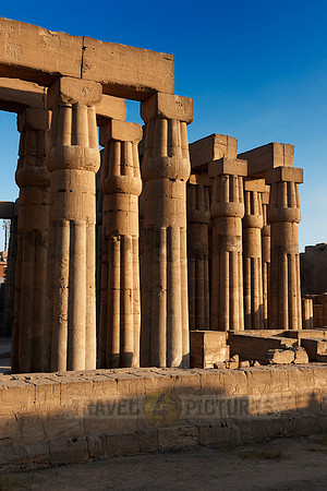 hypostle hall with closed papyrus columns