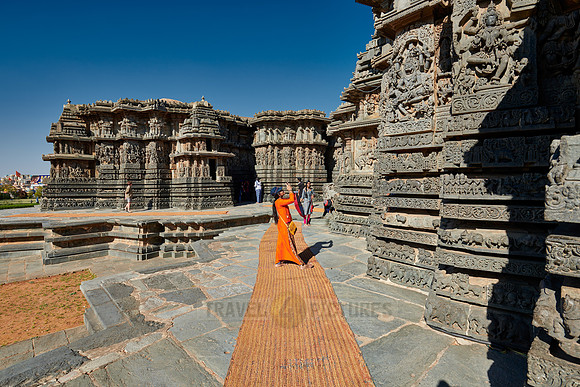 stone carvings on Halebid Hoysaleswara Jain temple