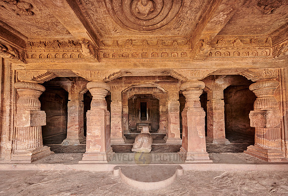 unbelievable stone carvings inside Badami caves