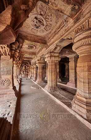 unbelievable stone carvings inside Badami caves
