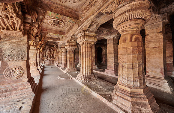 unbelievable stone carvings inside Badami caves