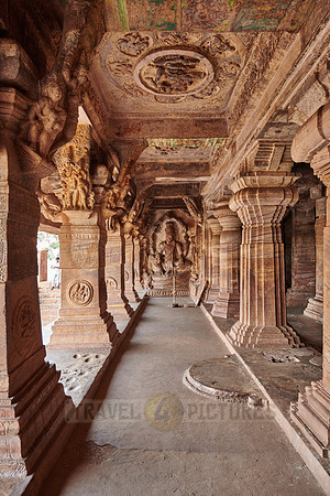 unbelievable stone carvings inside Badami caves