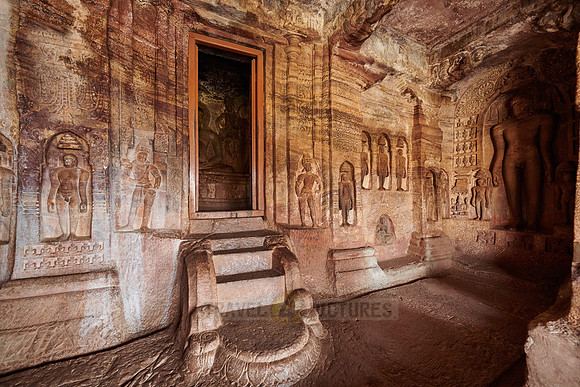 unbelievable stone carvings inside Badami caves
