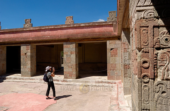 Quetzalpapalotl palace