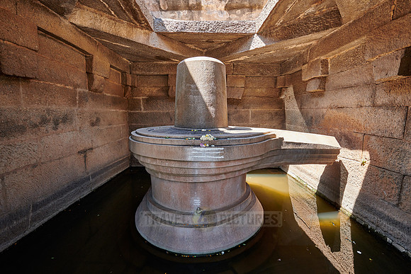 Badavilinga Temple, Shiva linga, Hampi