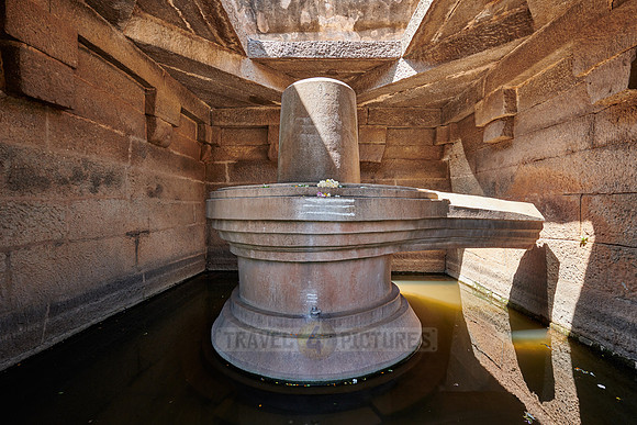 Badavilinga Temple, Shiva linga, Hampi