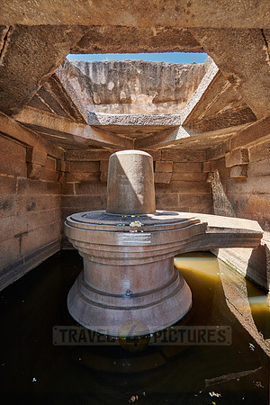 Badavilinga Temple, Shiva linga, Hampi