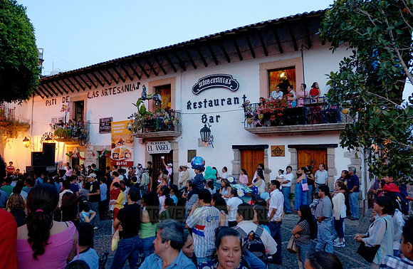 evening dance event on the Plaza Borda