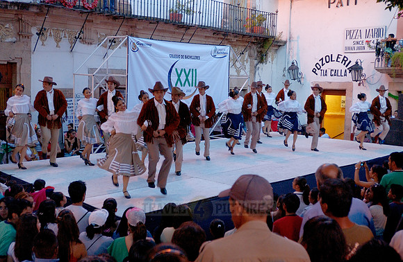 evening dance event on the Plaza Borda