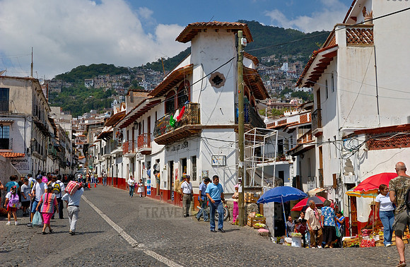 Street with typical houses of the colonial city