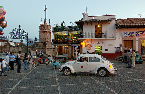 VW Beetle on Plaza Borda