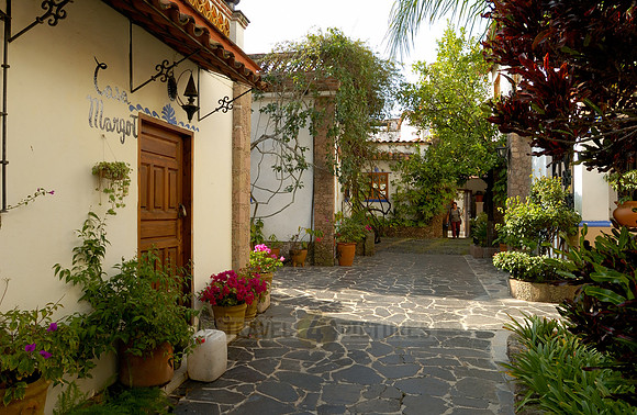 typical building in Taxco