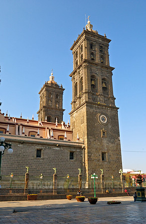 Exterior shot of Catedral de Puebla