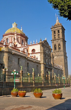 Exterior shot of Catedral de Puebla