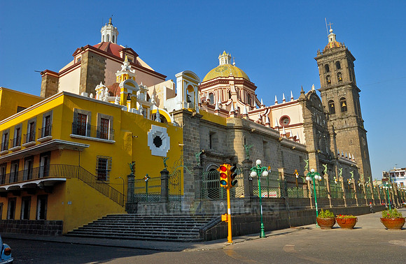 Exterior shot of Catedral de Puebla